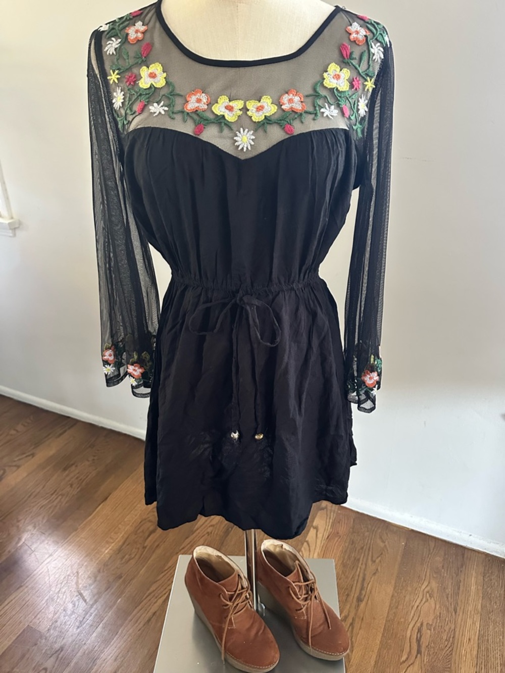 True Destiny - Black Embroidered Mesh Long Sleeve Dress 90s Boho Floral Sheer M